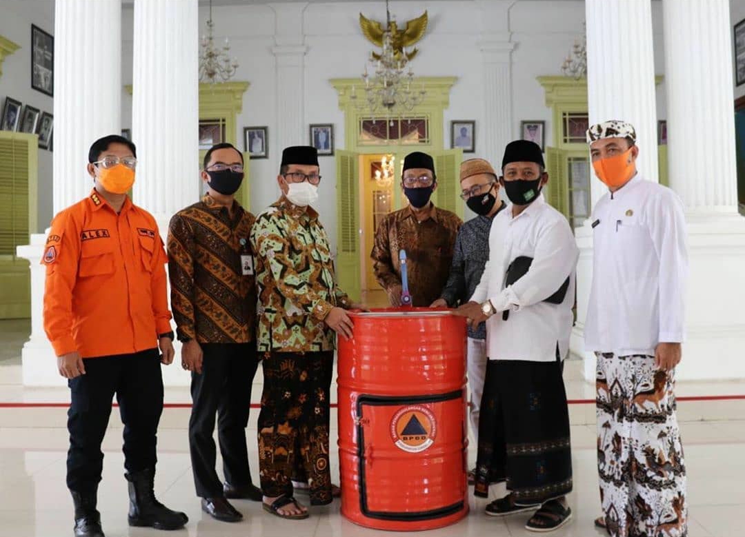 Sinergi bank bjb dan Pemkab Cirebon Salurkan Bantuan untuk Pesantren Sinergi bank bjb dan Pemkab Cirebon Salurkan Bantuan untuk Pesantren