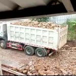 Warga Desa Gadobangkong Keluhkan Suara Bising Proyek Kereta Cepat Sampai Tengah Malam