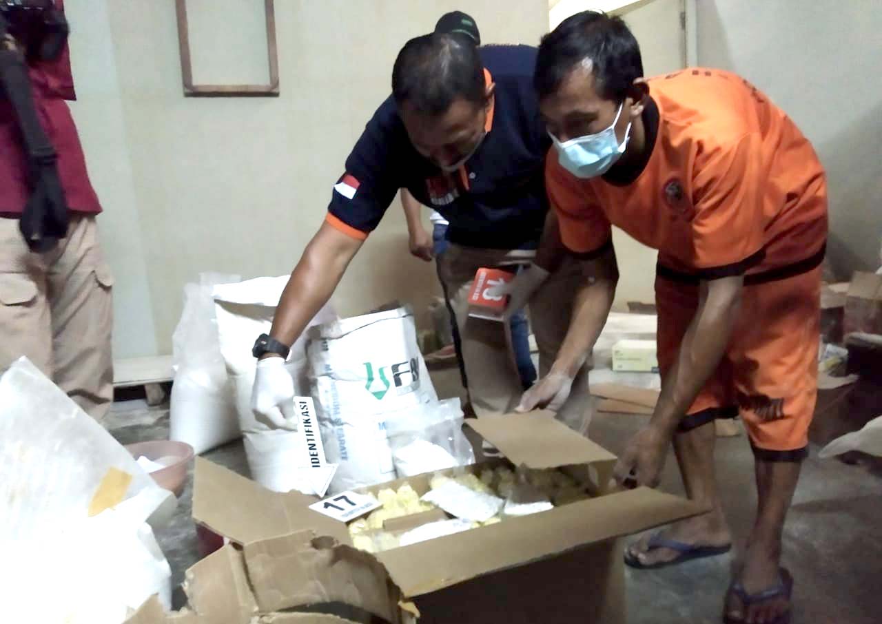 Gudang yang di Melong Cimahi Dijadikan Tempat Pembuatan Pil Hexymer