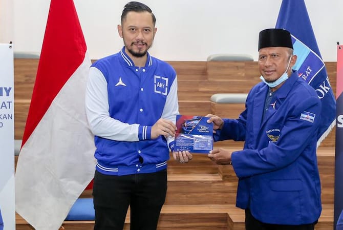 Mantan Pelatih Timnas U-23 Terjun ke Politik, RD Resmi Gabung ke Demokrat Mantan Pelatih Timnas U-23 Terjun ke Politik, RD Resmi Gabung ke Demokrat