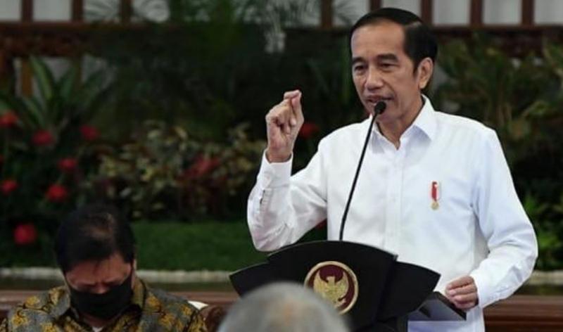 Tagar 'Jokowi End Game' Ramai di Medsos, Siapa Aktor di Baliknya? Presiden Jokowi saat meminta bawahannya agar bergerak cepat menangani korona terutama soal penyerapan anggaran agar ekonomi makin membaik.
