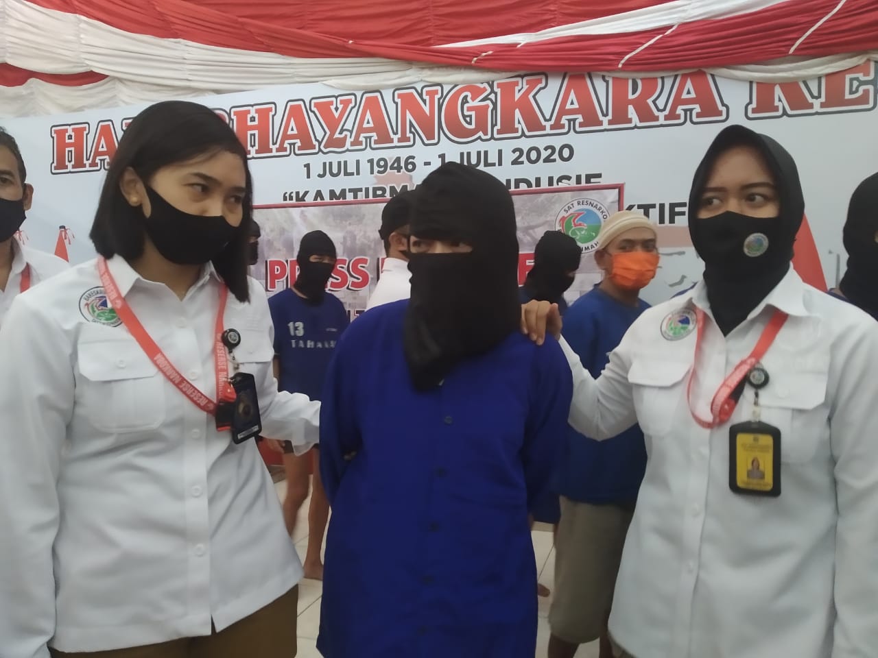 Janda Anak Dua Berprofesi sebagai Penyanyi PUB Nekat Edarkan Sabu