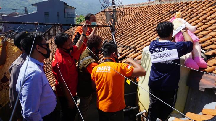 Delapan Menit Air di Paru