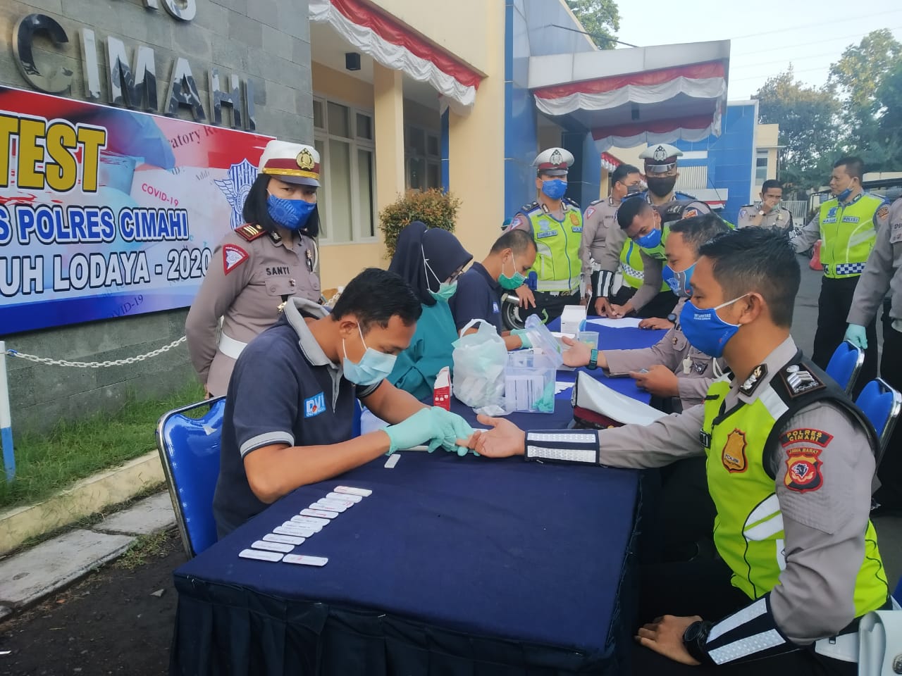 Sebelum Menggelar Operasi Lodaya, Seluruh Anggota Polres Cimahi Lakukan Rapid Tes Sebelum Menggelar Operasi Lodaya, Seluruh Anggota Polres Cimahi Lakukan Rapid Tes