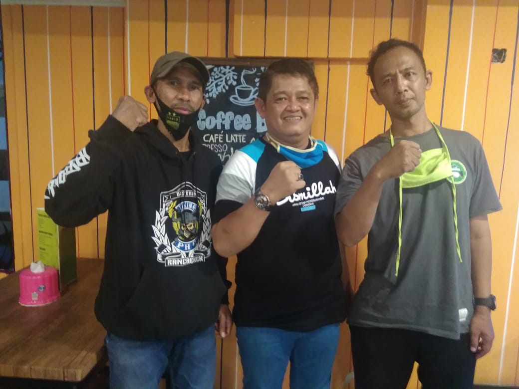 PAC Viking Rancaekek Dukung Gun Gun Berpasangan dengan Deny Zaelani PAC Viking Rancaekek Dukung Gun Gun Berpasangan dengan Deny Zaelani