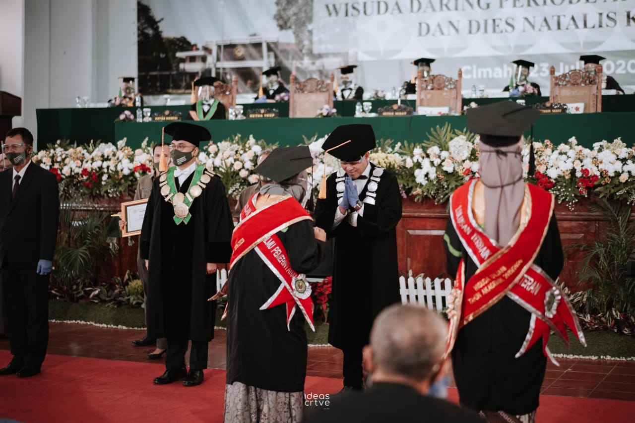 Unjani Gelar Wisuda Daring dan Luring