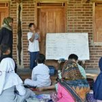 Belasan Pemuda di Bandung Jadi Relawan Mengajar Gratis