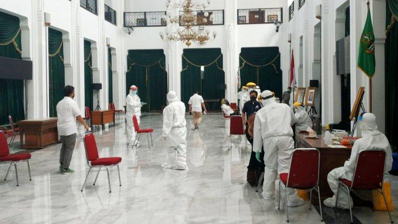 ASN Pemdaprov Jabar Jalani Tes Covid-19 di Gedung Sate