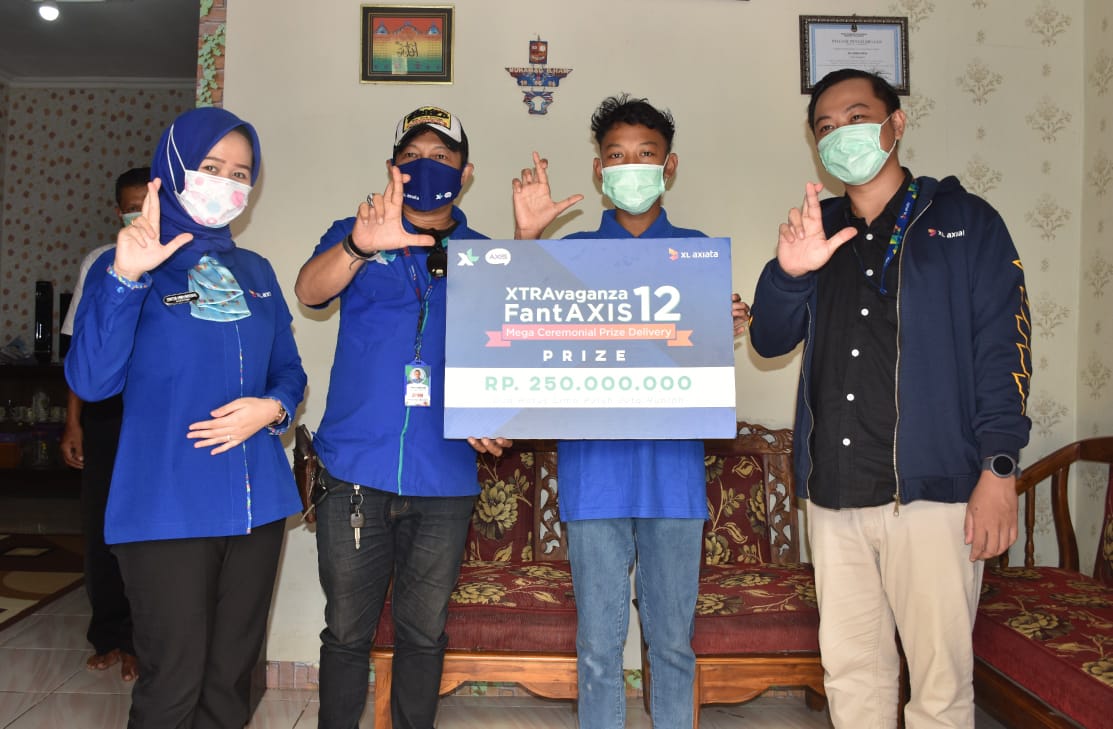 Pelanggan XL Axiata Asal Kuningan Raih Hadiah Ratusan Juta Rupiah