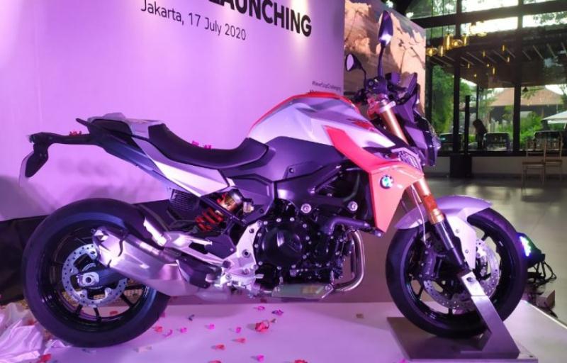 BMW F 900 R Dengan Harga Rp380 Juta