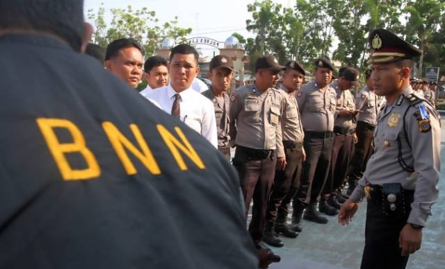 Rumah di Kopo Permai Digerebek BNN, Diduga Dijadikan Pabrik Narkoba Rumah di Kopo Permai Digerebek BNN, Diduga Dijadikan Pabrik Narkoba