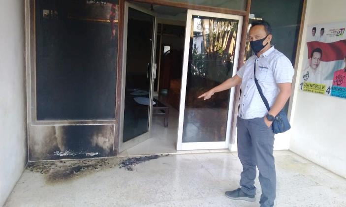 Rumah Pengurus Partai Dilempari Bom