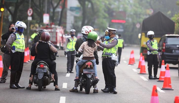 Berlakukan Cek Poin untuk Tiga Lokasi Berlakukan Cek Poin untuk Tiga Lokasi