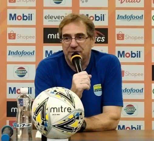 Mulai Membaik, Alberts Tak Sabar Ingin Kembali Latih Persib