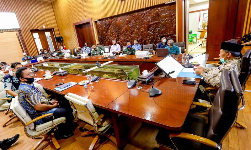 Bandung Terbaik Tangani Covid-19 Bandung Terbaik Tangani Covid-19