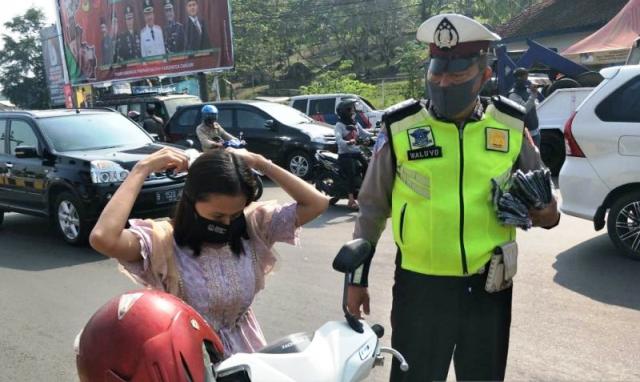 Cianjur Tunda Pengenaan Denda bagi Warga Tidak Bermasker Cianjur Tunda Pengenaan Denda bagi Warga Tidak Bermasker