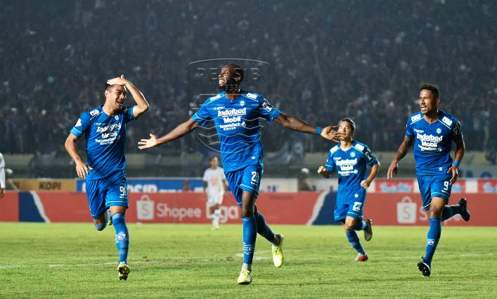 Bungkam Soal Karantina Pemain