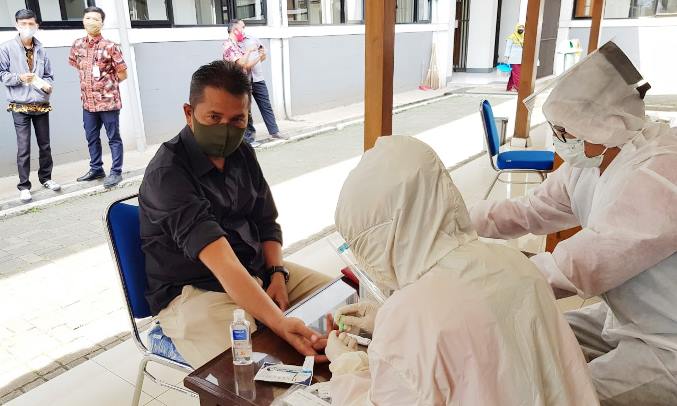 Ikuti Rapid Test, Pegawai di DPRD KBB Bebas Korona