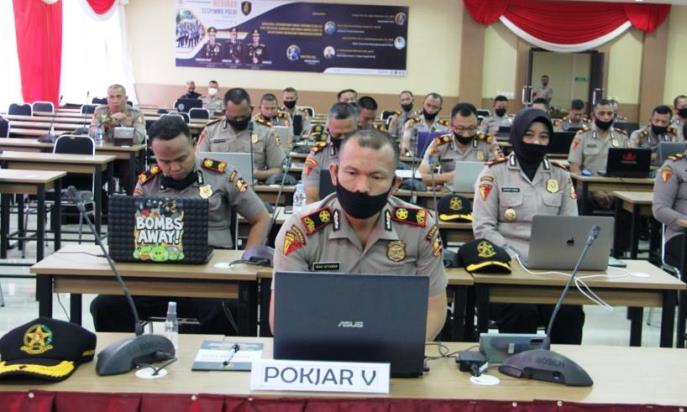 Polisi Harus Lindungi Masyarakat Selama Pandemi Covid-19