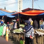 Tidak Mau Direlokasi, Para Pedagang Pasar Tagog Gunakan Bahu Jalan Nasional