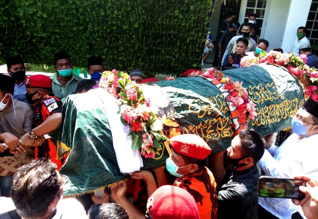 Ratusan Pelayat Padati Kediaman Alrmahum Yance