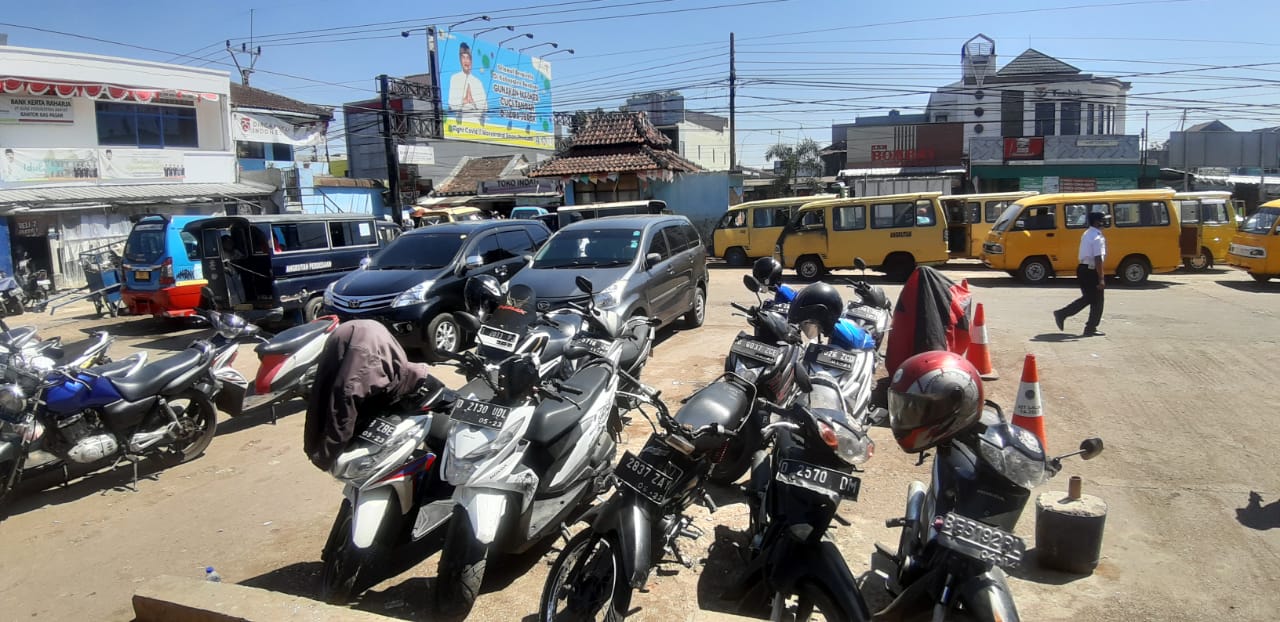 Sudah Sejak Lama Terminal dan Pasar di Kabupaten Bandung Jadi Satu, Akibatnya Kumuh dan Semrawut