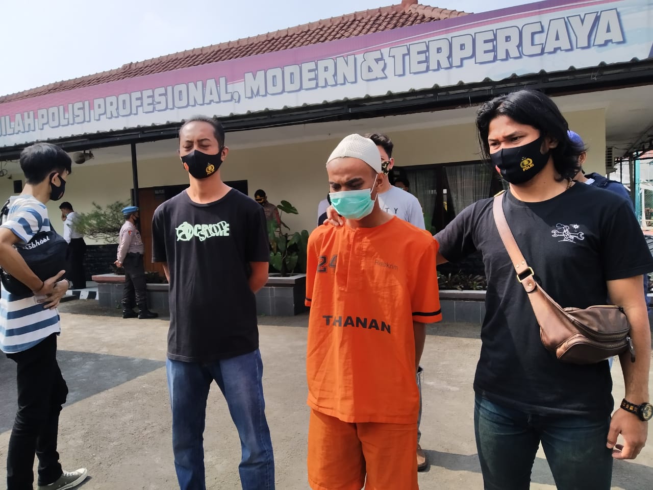Modus Lowongan Kerja, 11 Perempuan Tertipu dengan Cara Kirim Foto Bugil sampai Diajak Hubungan Badan Modus Lowongan Kerja, 11 Perempuan Tertipu dengan Cara Kirim Foto Bugil sampai Diajak Hubungan Badan