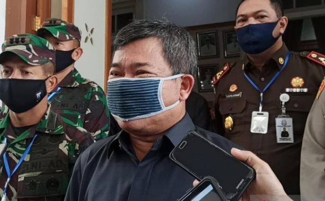 Bupati Garut, Rudy Gunawan ketika diminta tanggapannya terkait proyek pembangunan sarana olahraga Akuatik
