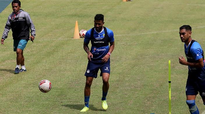 Robert Sebut Dua Bombernya Berpotensi Jadi Top Skorer