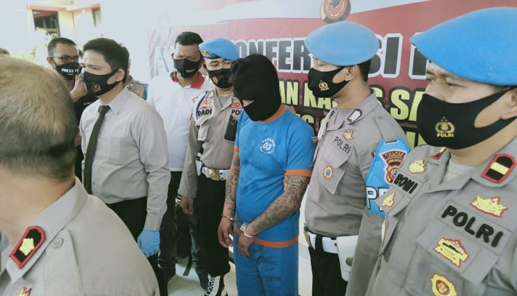 LL Dibekuk di Tempat Kos Usai Bacok Kepala Anggota Polisi LL Dibekuk di Tempat Kos Usai Bacok Kepala Anggota Polisi