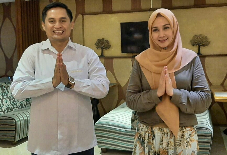Mengejutkan! Artis Dina Lorenza Sah Dampingi Gun Gun Gunawan di Pilkada Kab. Bandung Mengejutkan! Artis Dina Lorenza Sah Dampingi Gun Gun Gunawan di Pilkada Kab. Bandung