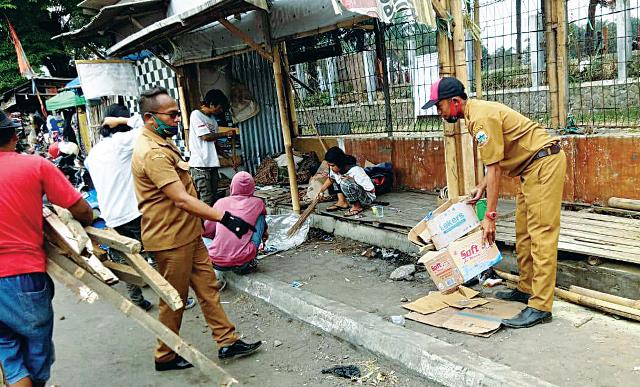 Kios Sekitar Kerkof Dibongkar, Diproyeksikan Jadi Tempat Olahraga yang Nyaman dan Bersih Kios Sekitar Kerkof Dibongkar, Diproyeksikan Jadi Tempat Olahraga yang Nyaman dan Bersih