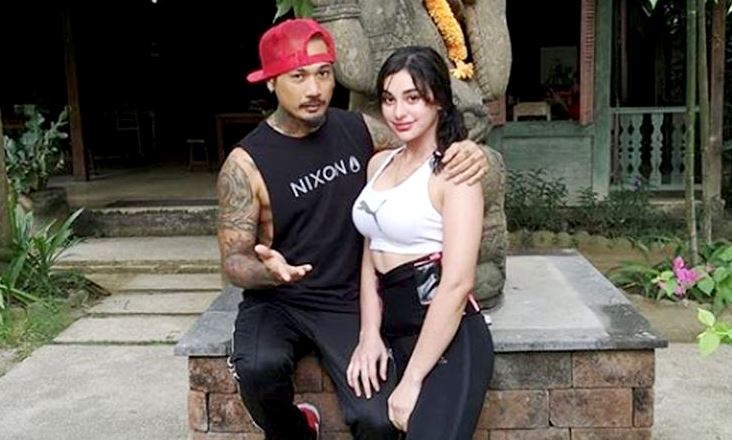 Publik Desak Nora Alexandra Ceraikan Jerinx SID Publik Desak Nora Alexandra Ceraikan Jerinx SID