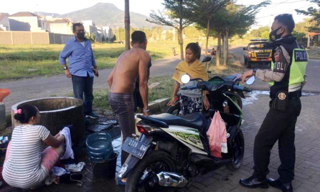 Polisi Sisir Warga Tak Bermasker di Pemukiman