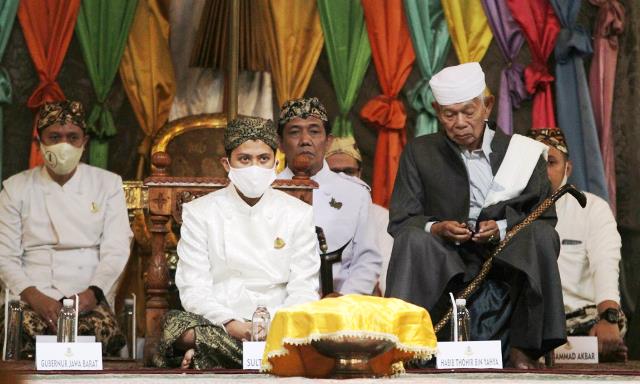 Keributan Warnai Penobatan Sultan Sepuh XV Keributan Warnai Penobatan Sultan Sepuh XV