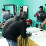 Warga Desa Bungbangsari Geruduk Kantor Desa