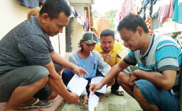 Pilkades Ciamis Diundur, Warga Bakar Surat Undangan Pencoblosan