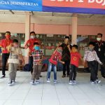 Alfamart Bagikan Bantuan 300 Sepatu Gratis ke Enam SD di Bandung Barat
