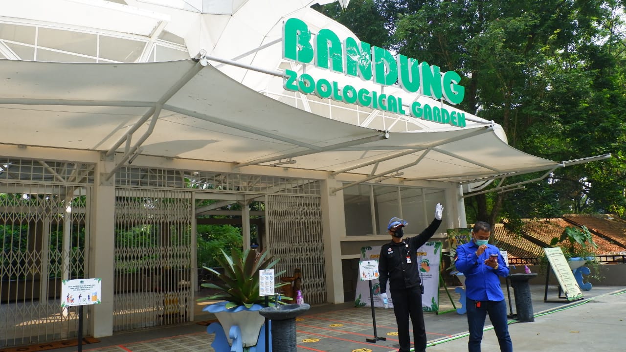 Wisatawan Pilih Diam di Rumah, Kebun Binatang Bandung Terpantau Sepi Wisatawan Pilih Diam di Rumah, Kebun Binatang Bandung Terpantau Sepi