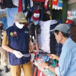 Warga Cuek Pakai Masker Warga Cuek Pakai Masker