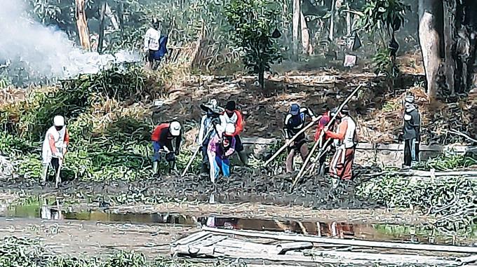 Warga Bersihkan Situ Cangkuang