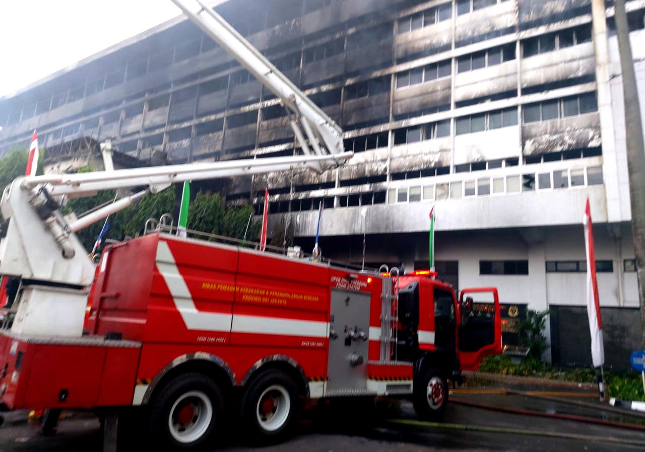 Polda Metro Jaya Selidiki Gedung Kejaksaan Agung Lewat CCTV Polda Metro Jaya Selidiki Gedung Kejaksaan Agung Lewat CCTV