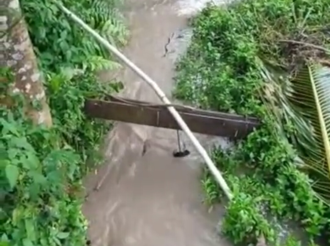 Sungai Cileuley Cikalongwetan Tercemar Limbah Konstruksi Proyek KCIC