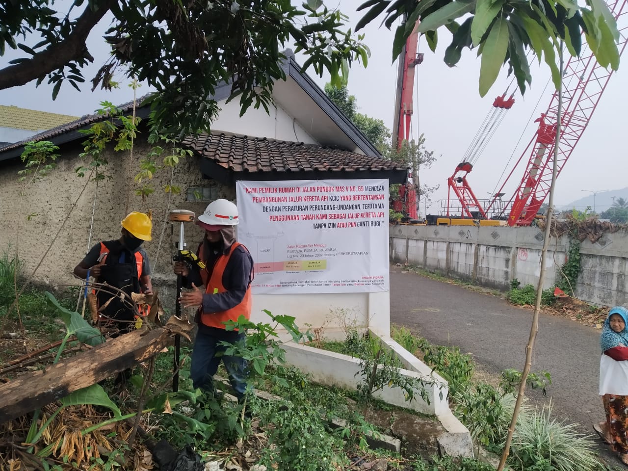 Warga Marah! KCIC Duduki Lahan Warga di Baros Cimahi Tanpa Ganti Rugi