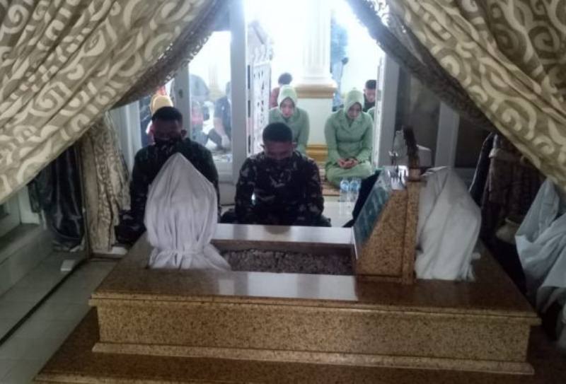 Jabat Dandim 0608/Cianjur, Letkol Kav Ricky Arinuryadi Ziarah Ke Makam Raden Aria Wiratanu Datar