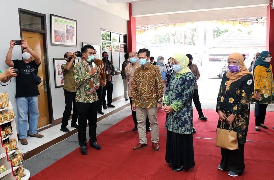 Disnakertrans Jabar Lakukan Koordinasi untuk Bantuan bagi Kayawan yang Gajinya di Bawah Rp 5 Juta Disnakertrans Jabar Lakukan Koordinasi untuk Bantuan bagi Kayawan yang Gajinya di Bawah Rp 5 Juta
