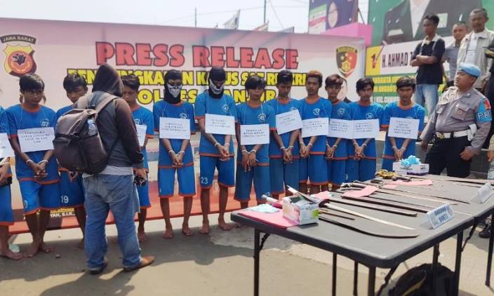 Dua Kelompok Geng Motor Saling Serang