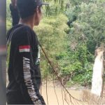 Jembatan Penghubung Dua Kecamatan di Sukabumi Ambruk