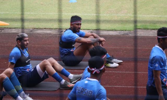 Robert Sambut Regulasi Lima Kali Pergantian Pemain Robert Sambut Regulasi Lima Kali Pergantian Pemain