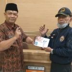 Pemkot Bagikan Thermogun di Kelurahan Pasirkaliki